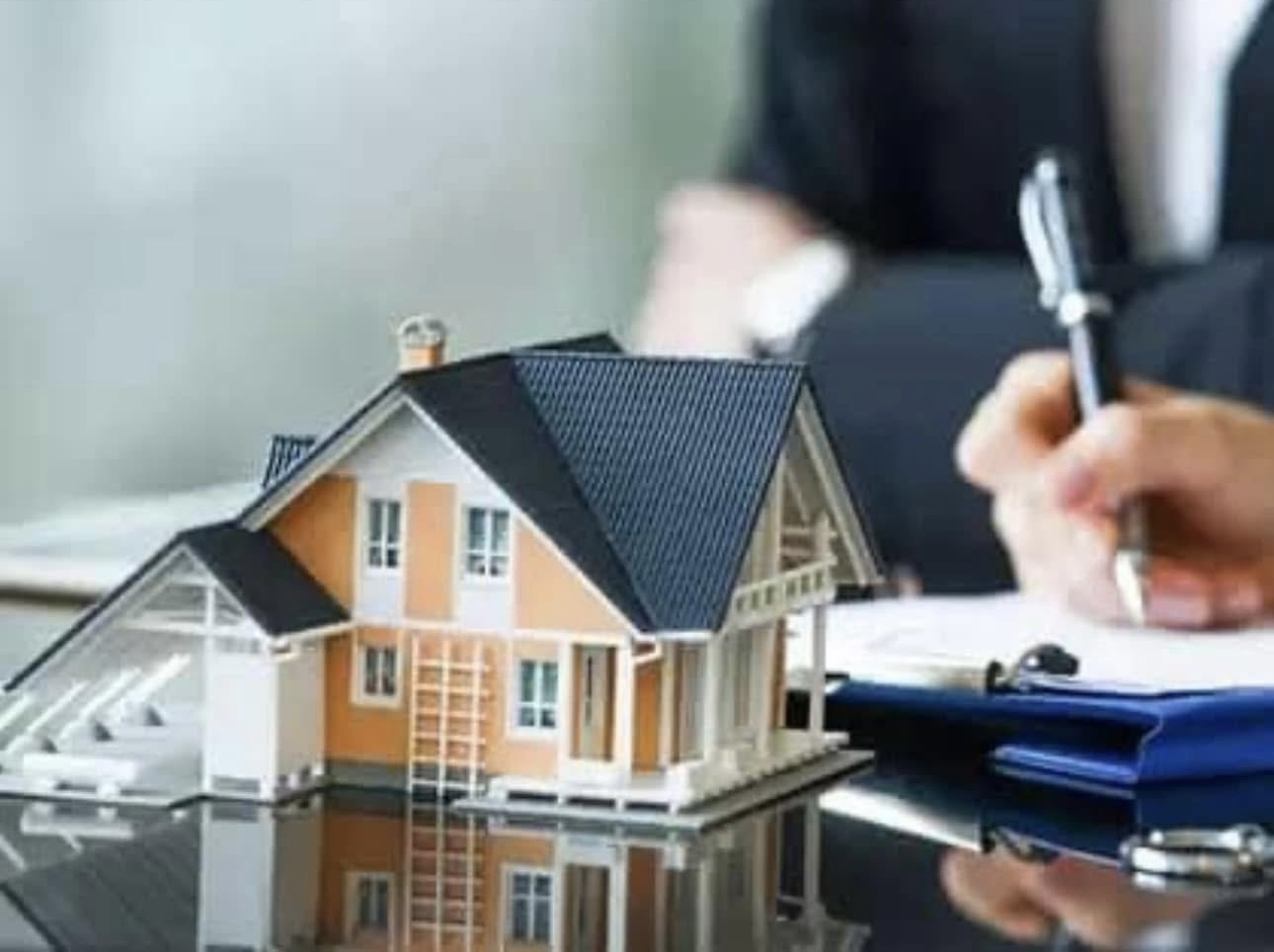 Rechtliche Unterstützung bei Immobilien — Beratung zum Immobilienerwerb