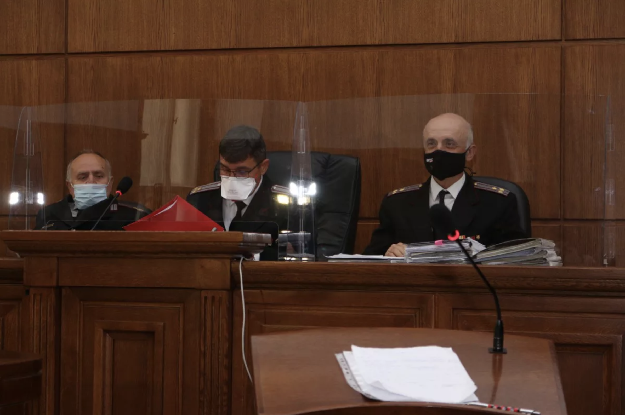 Militärgericht — Richter und Staatsanwalt in der Verhandlung